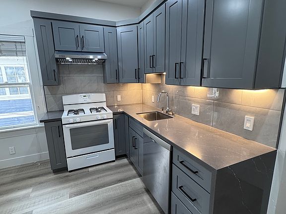3rd image of 318 Emerson St APT 1