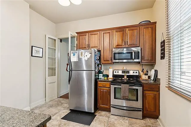 1104 Jena St — Photo 4