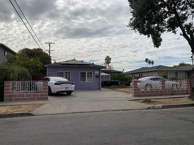 1st image of 2111 Panama Ave