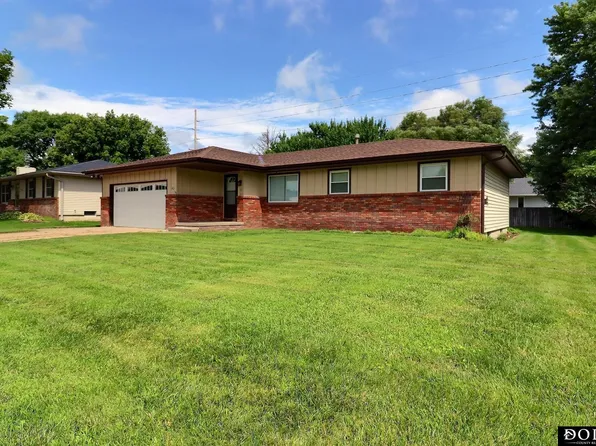 1412 Jones Dr, Fremont, NE 68025
