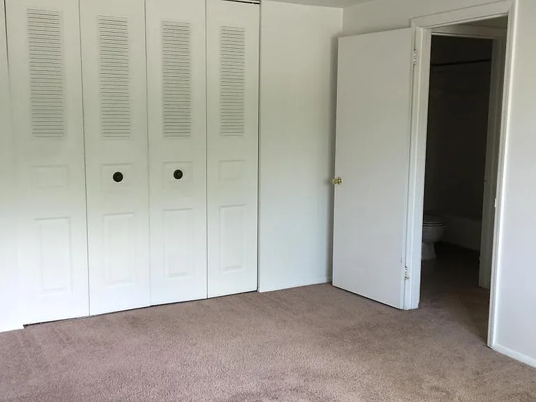1300 Rosewood Ct — Photo 10