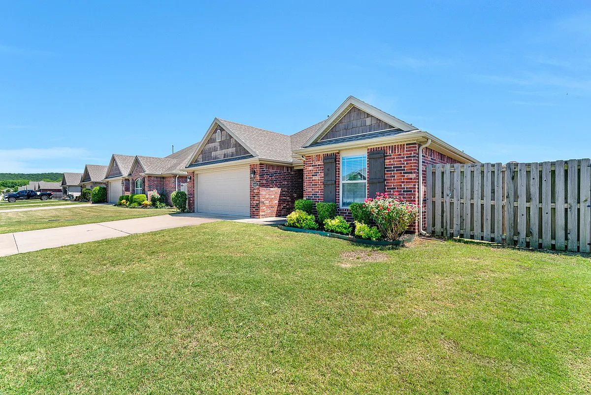 Building Photo - 4441 W Anthem Dr