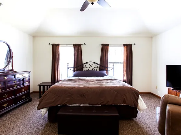 121 Poplar Dr, Mountain City, TX 78610