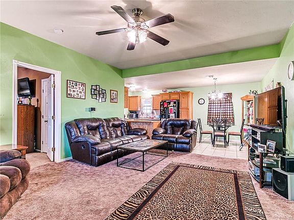 5th image of 790 Emily Dr