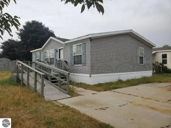 5460 E Aster Ln, Mount Pleasant, MI 48858