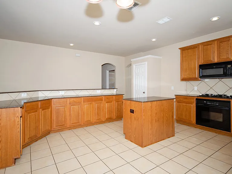 907 Mustang Ridge Dr — Photo 7