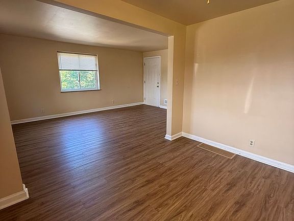 5th image of 39 Glen Este Pl Floor 1
