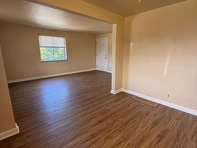 39 Glen Este Pl — Photo 6
