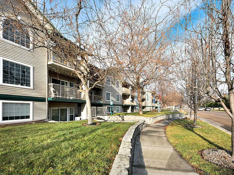 Kimball Park Apartments — Photo 19