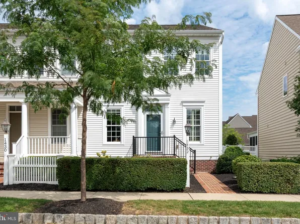 1432 Picket Dr, Lancaster, PA 17601