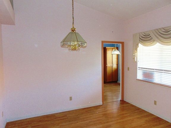 4th image of 921 Griffith Ln