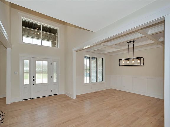 3rd image of 22985 Devonshire Ln