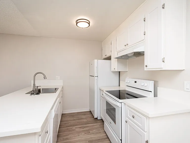 The Elms Apartments at 28th St — Photo 36