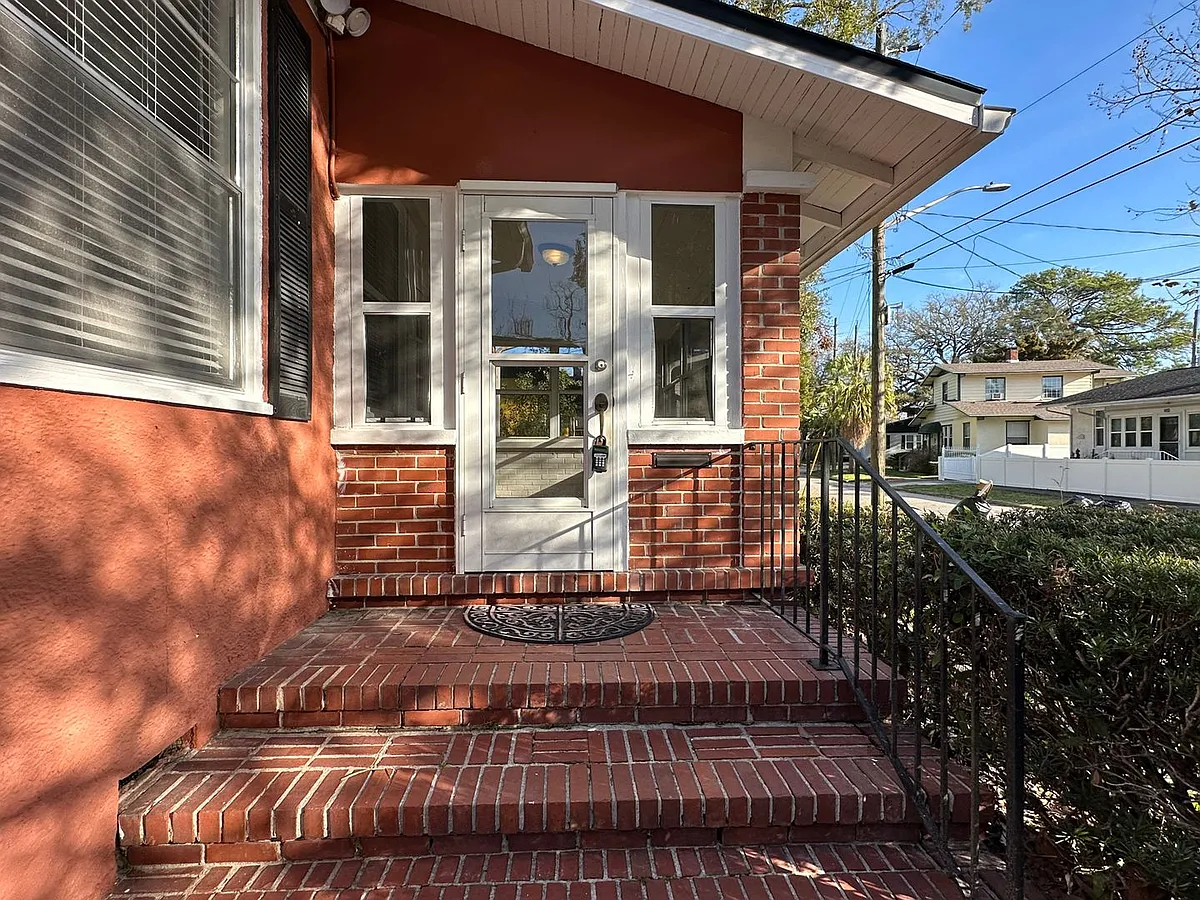 Building Photo - 1824 Perry Pl