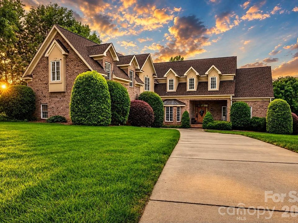 1st image of 2027 Meadow Run Dr
