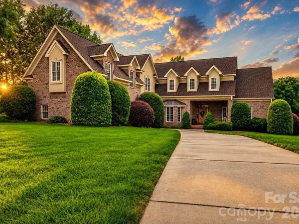 2027 Meadow Run Dr, Matthews, NC 28104