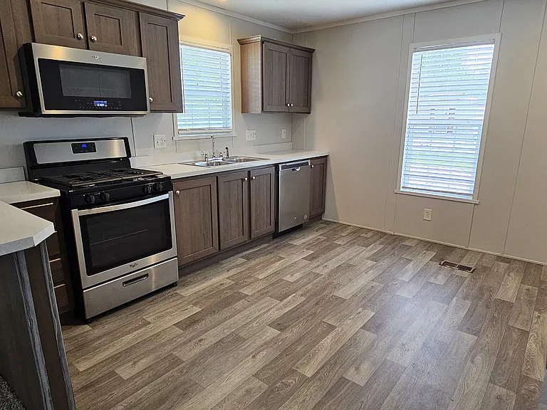 131 Redwood — Photo 12