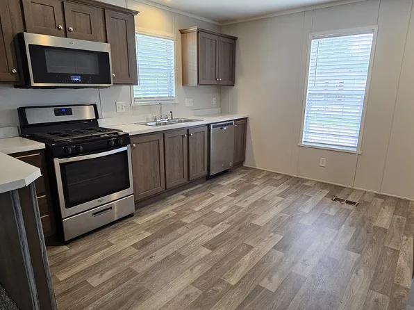 131 Redwood, Belleville, MI