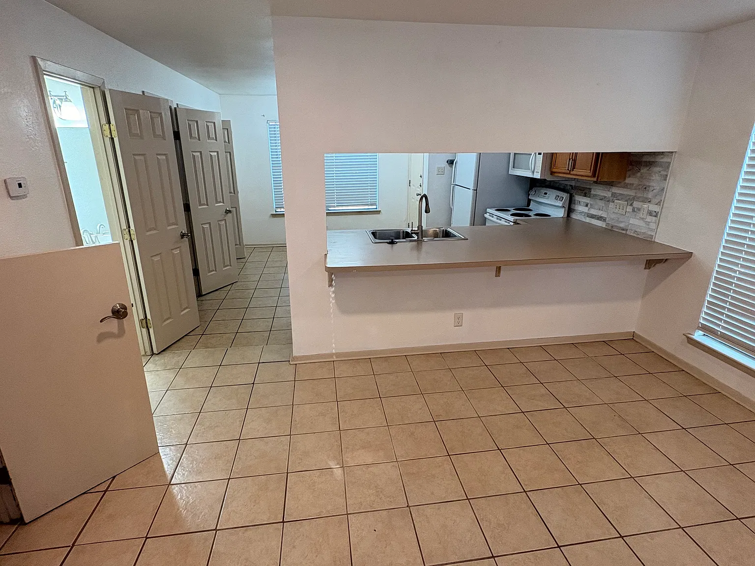 2 bed, 1.5 bath, 1085 sqft, $1,800 — Photo 4