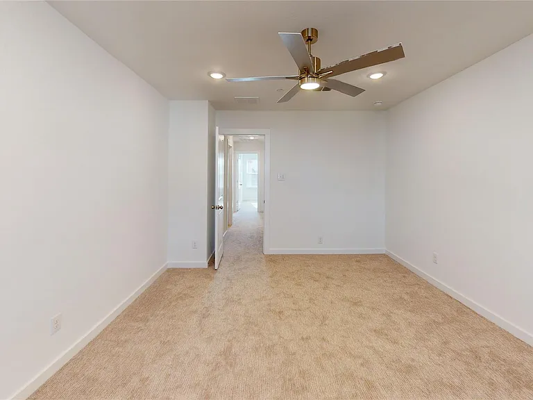 2916 Elle Dr — Photo 37