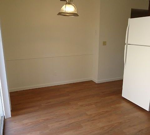 3rd image of 1050 N Horne APT 14