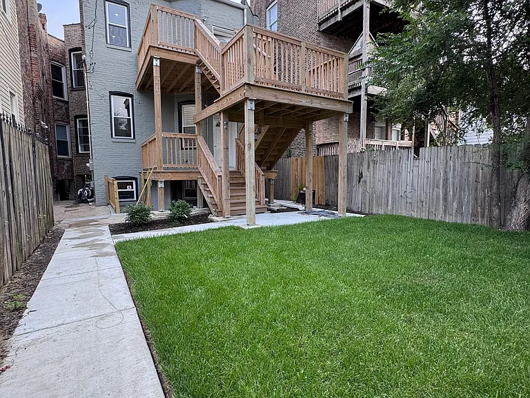 W Monroe St — Photo 2
