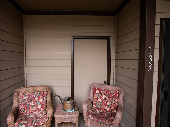 4th image of 133 Hicks Rd
