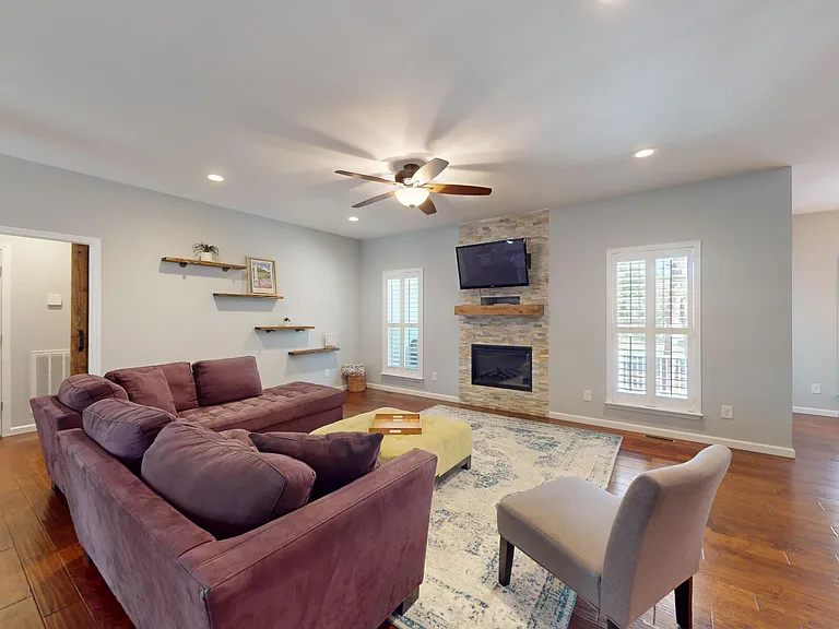 385 Central Dr — Photo 7