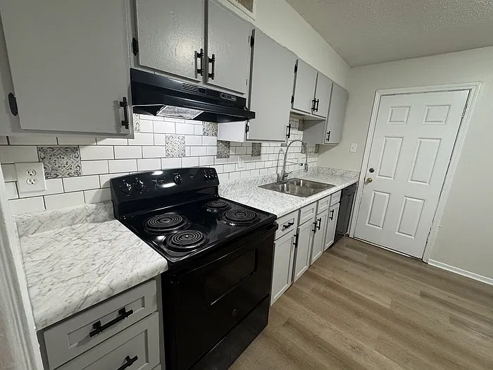 3 bed, 2.0 bath, $1,375 — Photo 2
