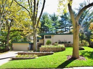 20 Notre Dame Dr, Naperville, IL 60540