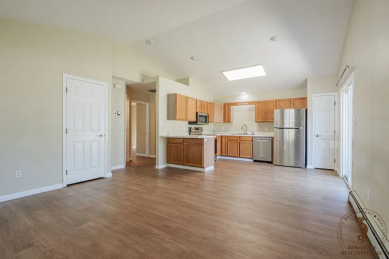 3 bed, 2.0 bath, 1034 sqft, $1,850 — Photo 3