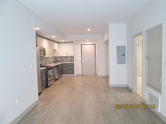 3rd image of 3714 Kelton Ave