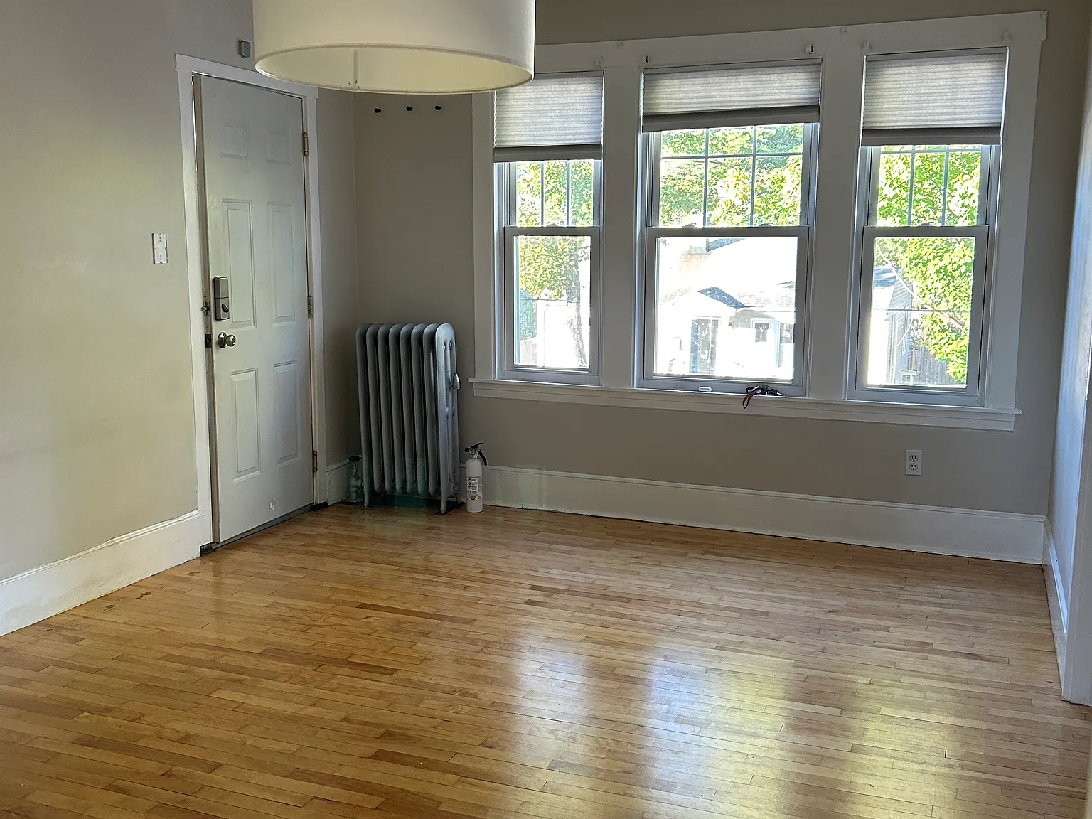 3 bed, 756 sqft, $2,300 — Photo 4