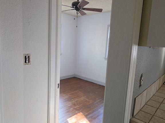 3rd image of 447 Vine St