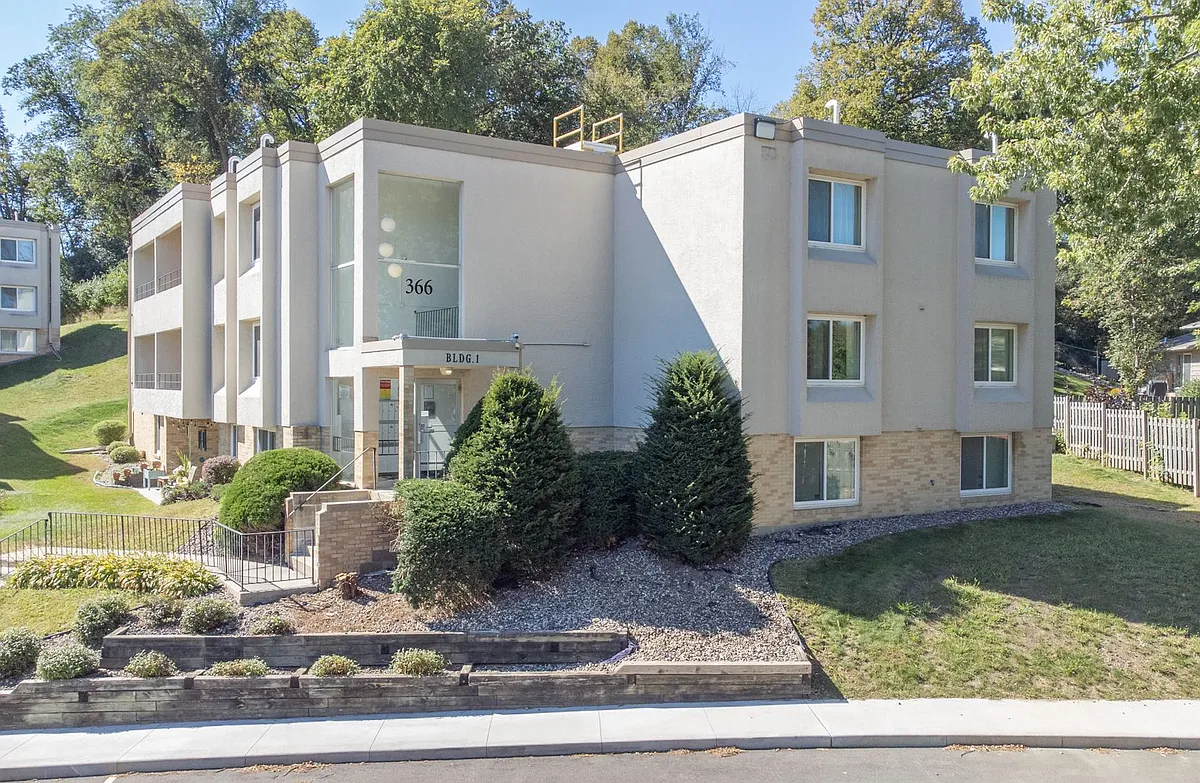 Building Photo - 366 Elton Hills Dr NW #35