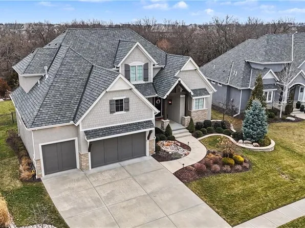16217 Garnett St, Overland Park, KS 66221