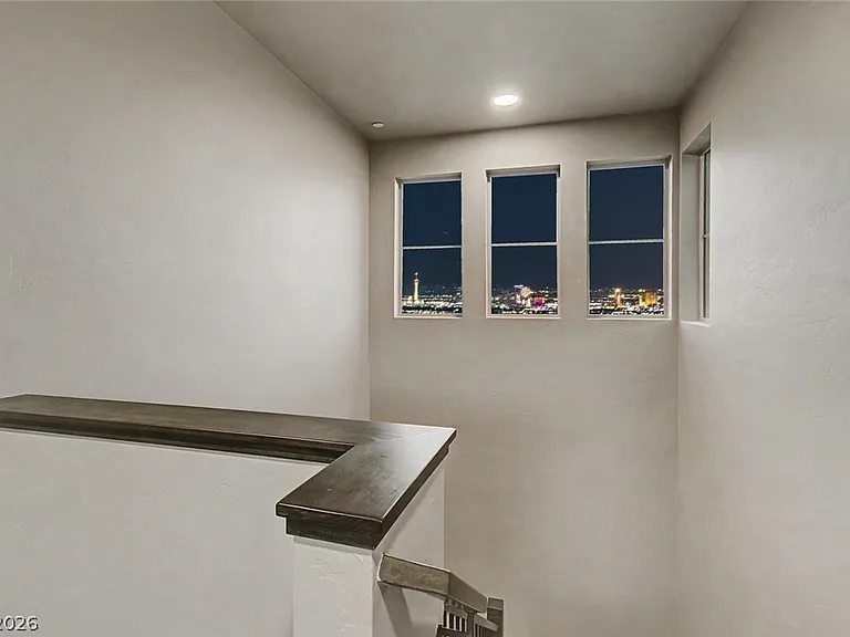 1020 Golden Summit Ave — Photo 20