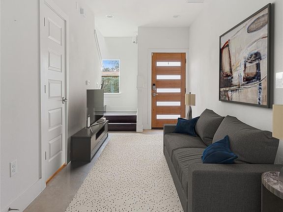 4th image of 2305 Coronado St #1