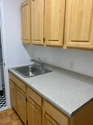 Rented by M.Grossman R.E. Management | media 15