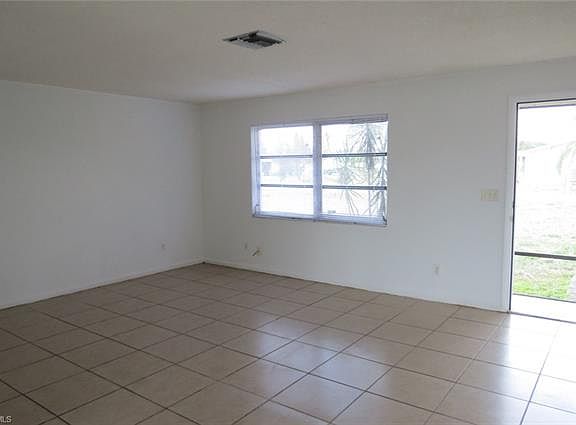 4th image of 1406 NE 4th Ter