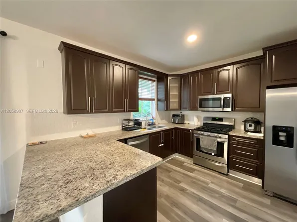 11320 NW 43rd Ter, Doral, FL 33178