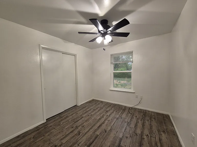 2332 N Raven Ln — Photo 4