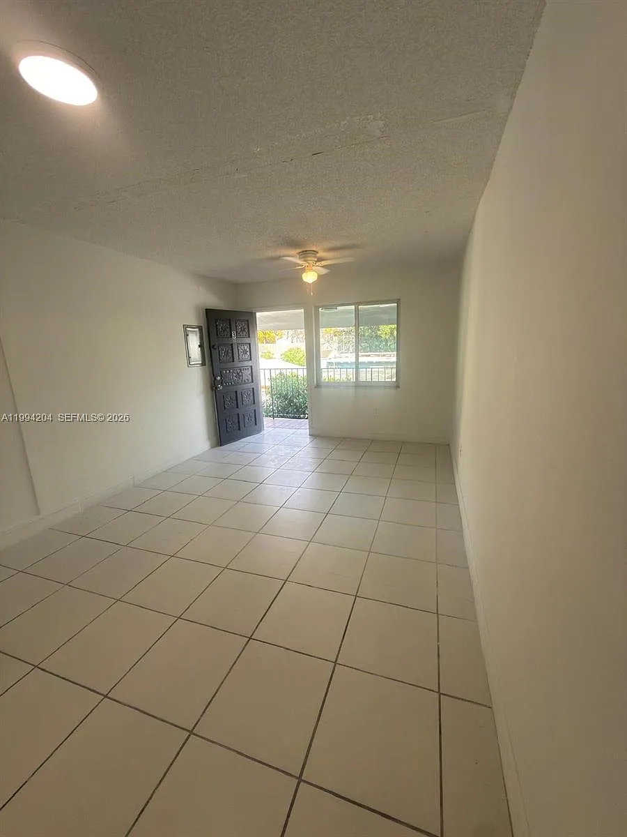 Building Photo - 2622 NW 24th St #1B
