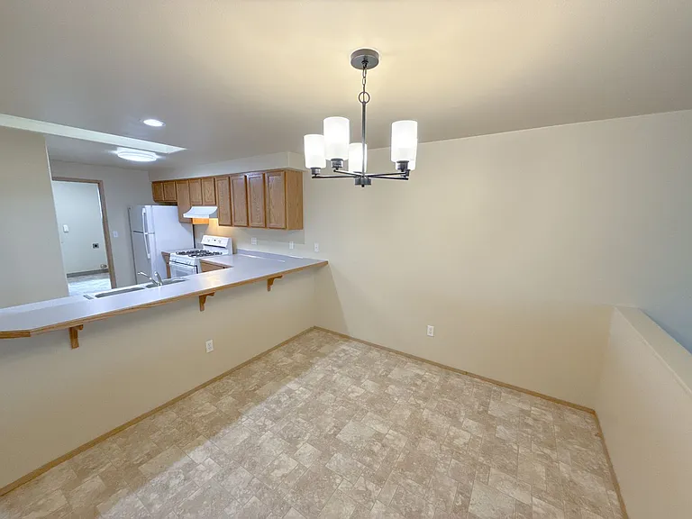5542-5542 Glenridge Way — Photo 10