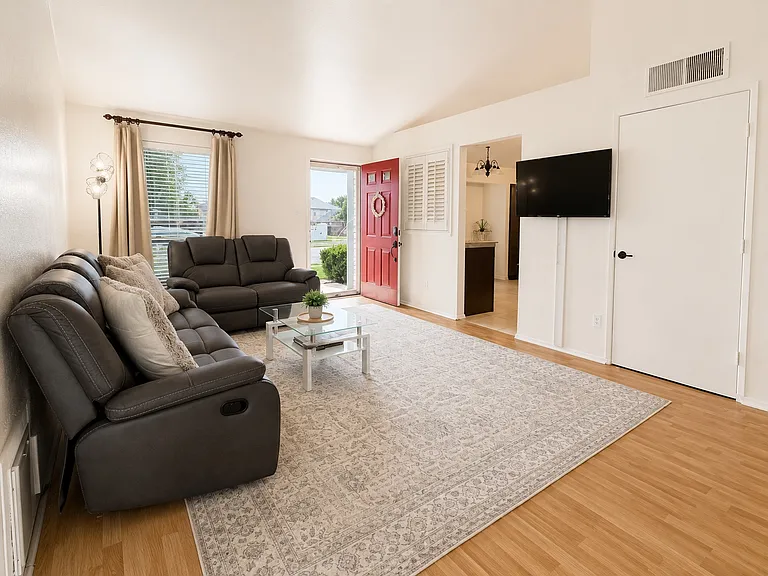 7704 Independence Dr — Photo 14