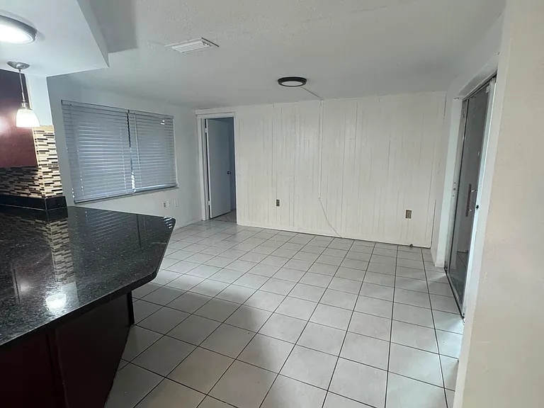 7725 Bloomfield Dr — Photo 6