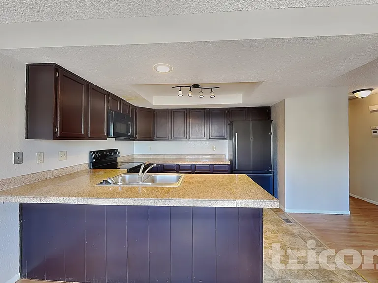 841 Wyoming Ave — Photo 4