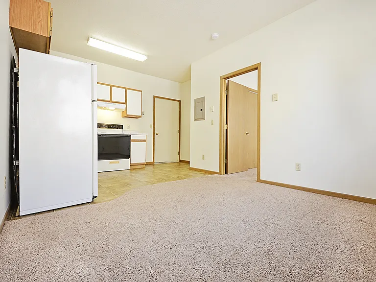 6 North Main Street - Downtown apartments on second floor above commercial spaces. — Photo 7