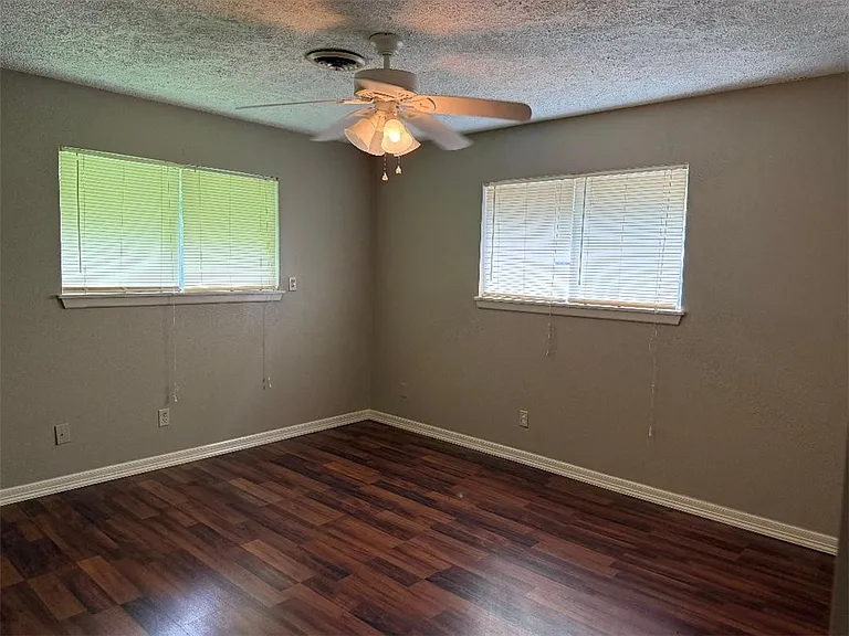 205 Broadway St — Photo 13