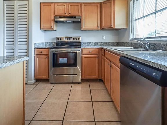 3rd image of 754 Trafalgar St